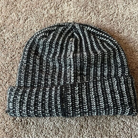 The North Face Women’s Knit Beanie - Picture 4 of 5